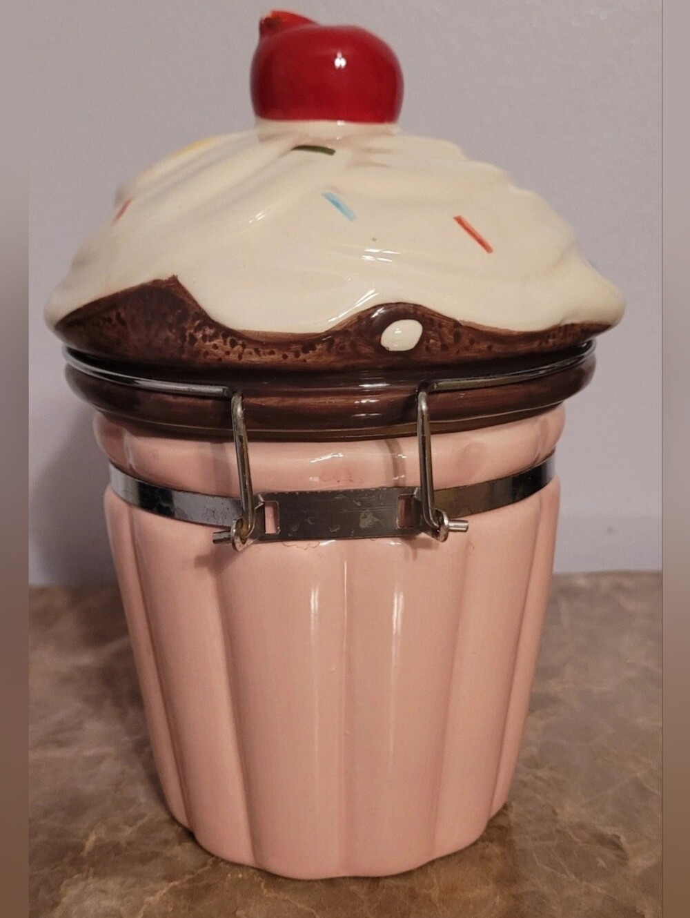 Vintage "Boston Warehouse" Ceramic Cupcake Canister Hinge Jar - Picture 11 of 15